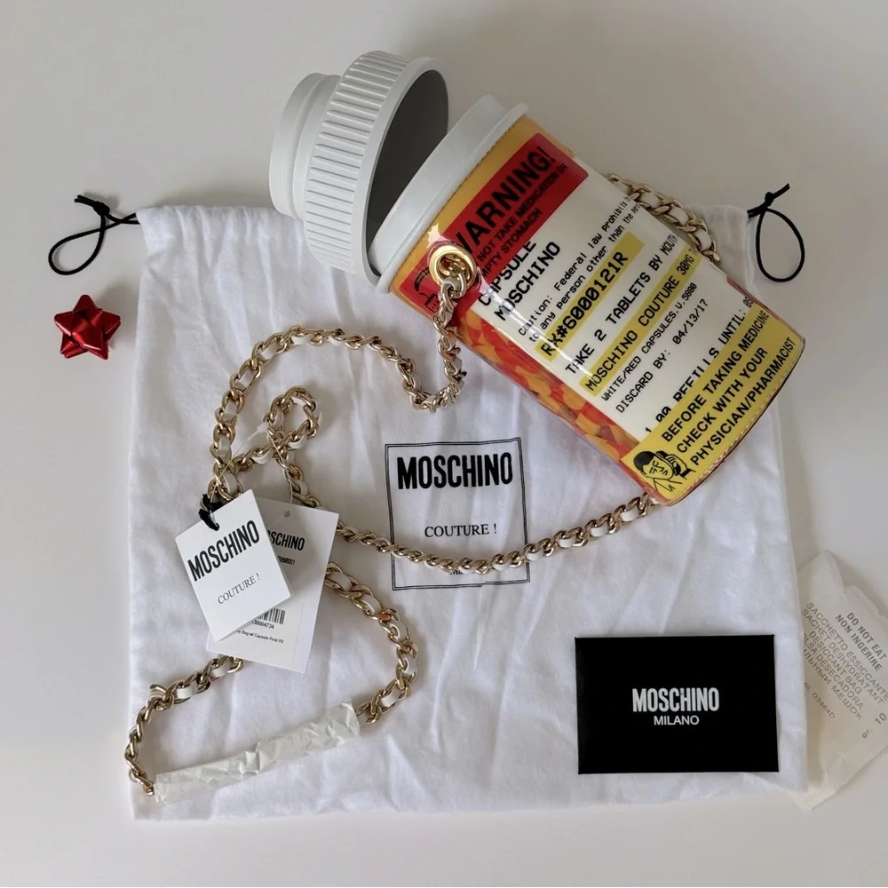 SOLD💫VESTIAIRE- MOSCHINO PILL PURSE - Picture 10 of 16